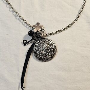 Elegant Silver Toned Pendant Charm Necklace with Black Feather 30 Inches